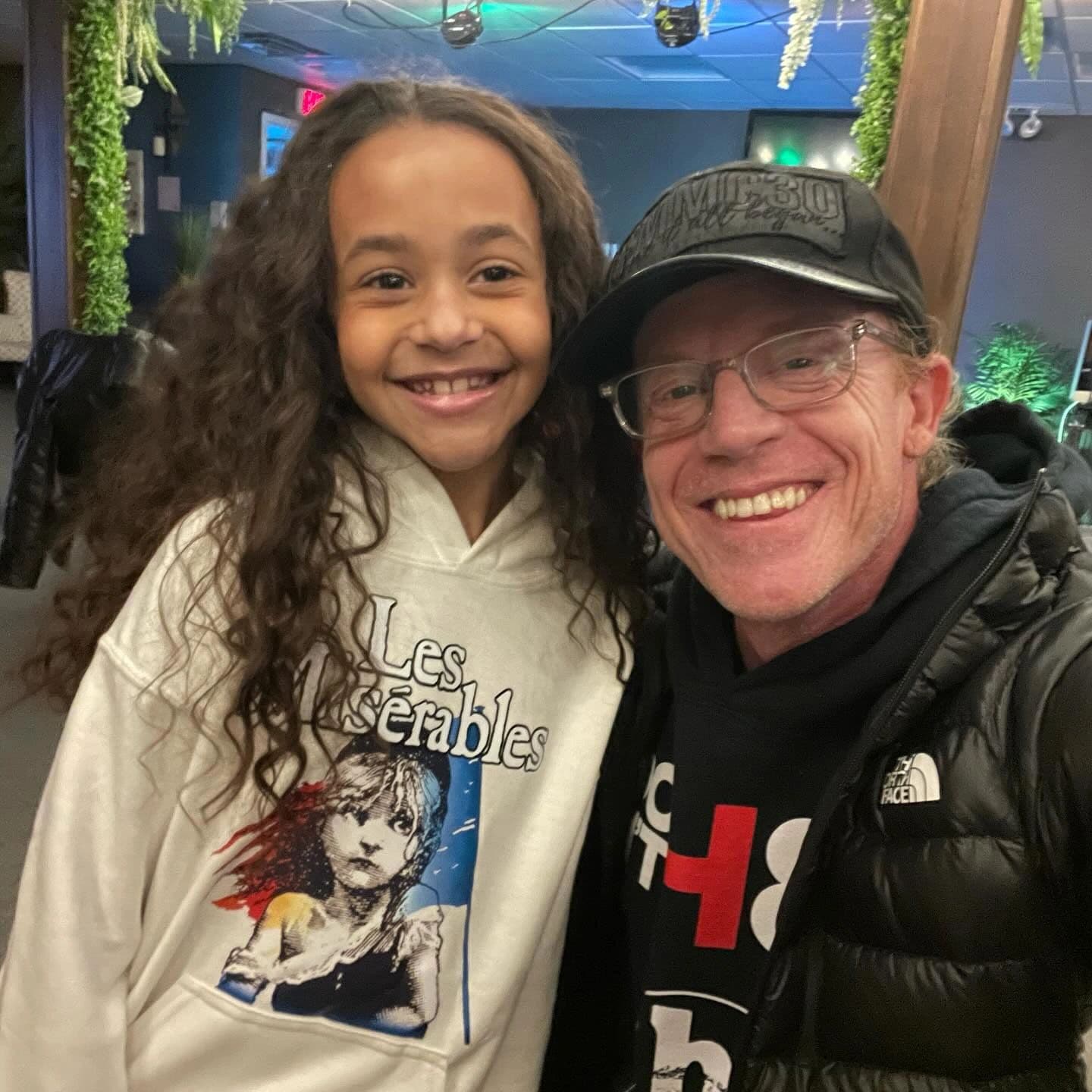 Chasen Hampton mentoring a young performer